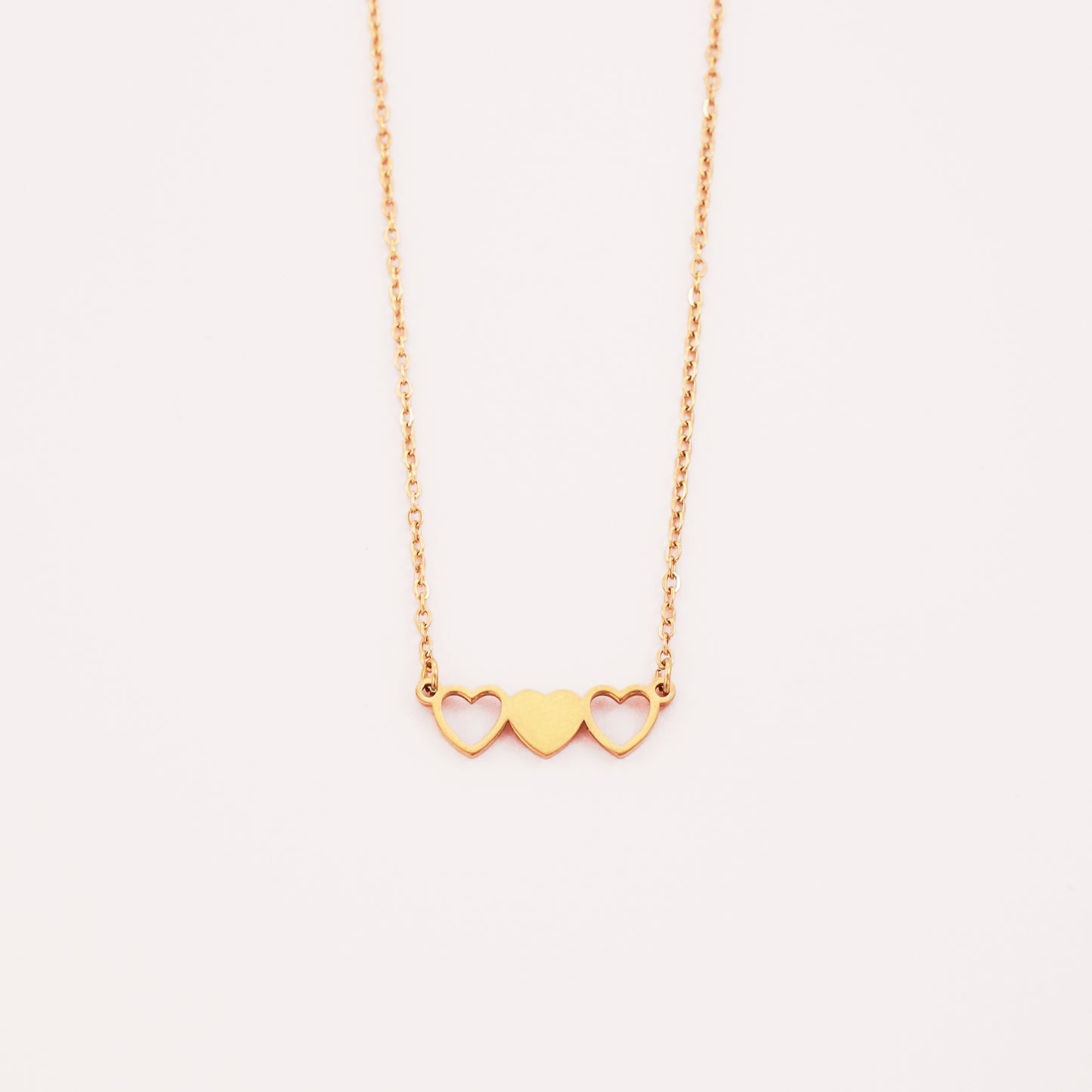 Ogrlica od nehrđajućeg čelika. Tri srca. Nea 2