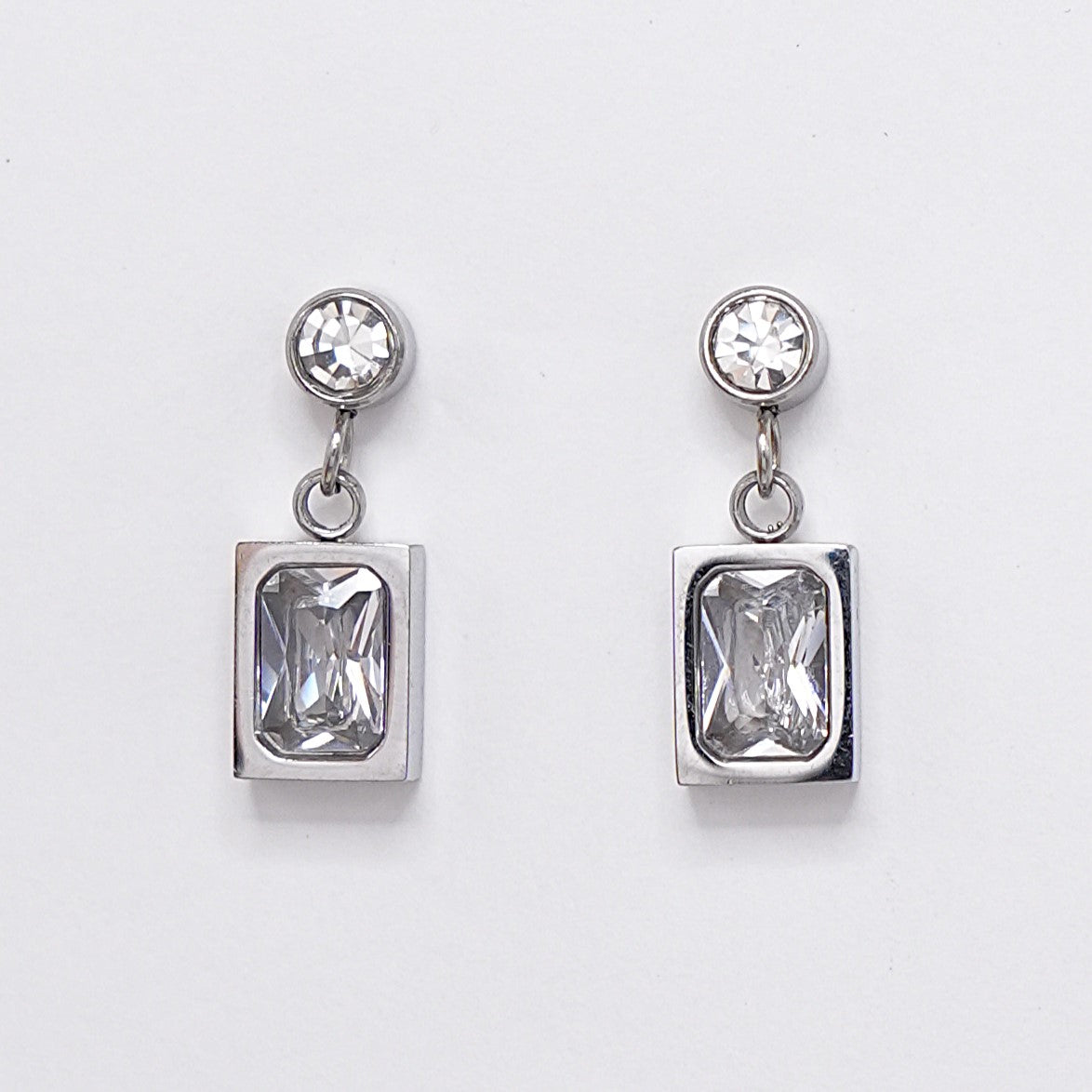 Naušnice od nehrđajućeg čelika. Elegancija.  Nea 123