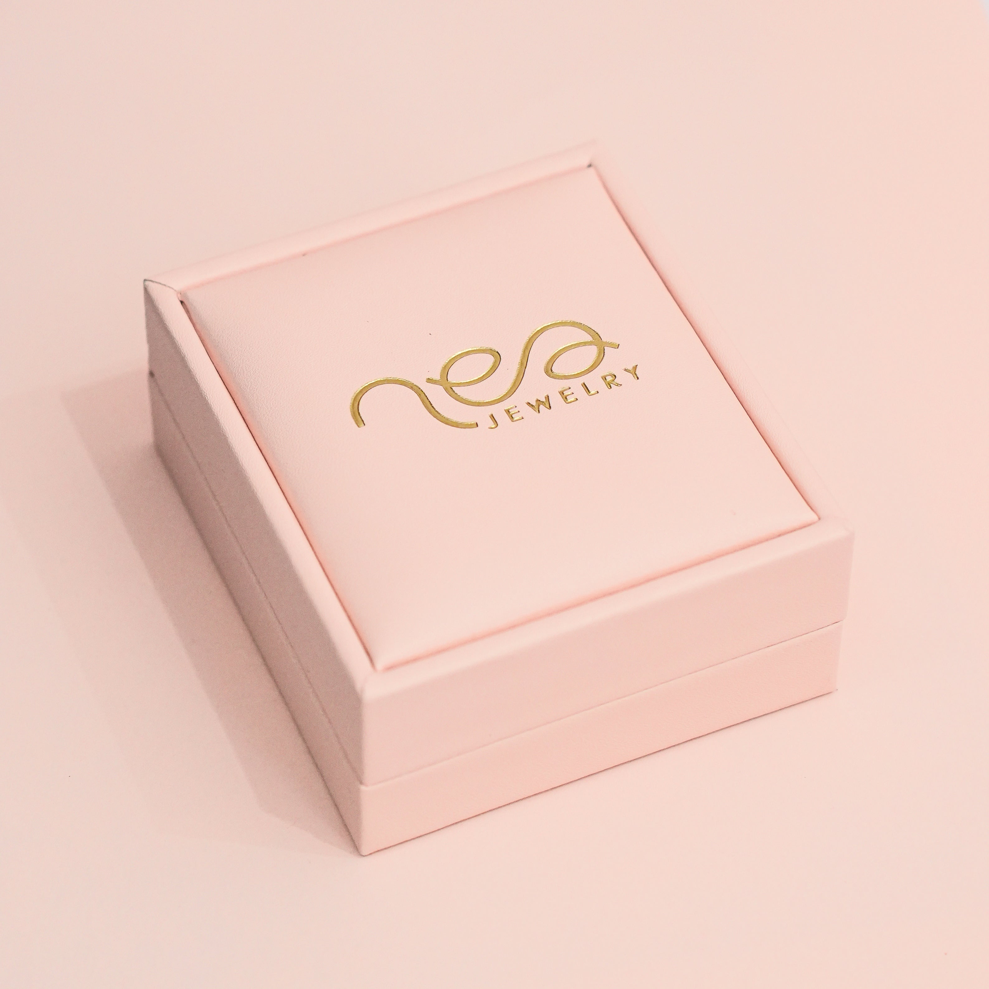 Čelična ogrlica s Gravurom isprepletenih ruku i inicijalima - Za zaljubljene - Srebrna/Zlatna