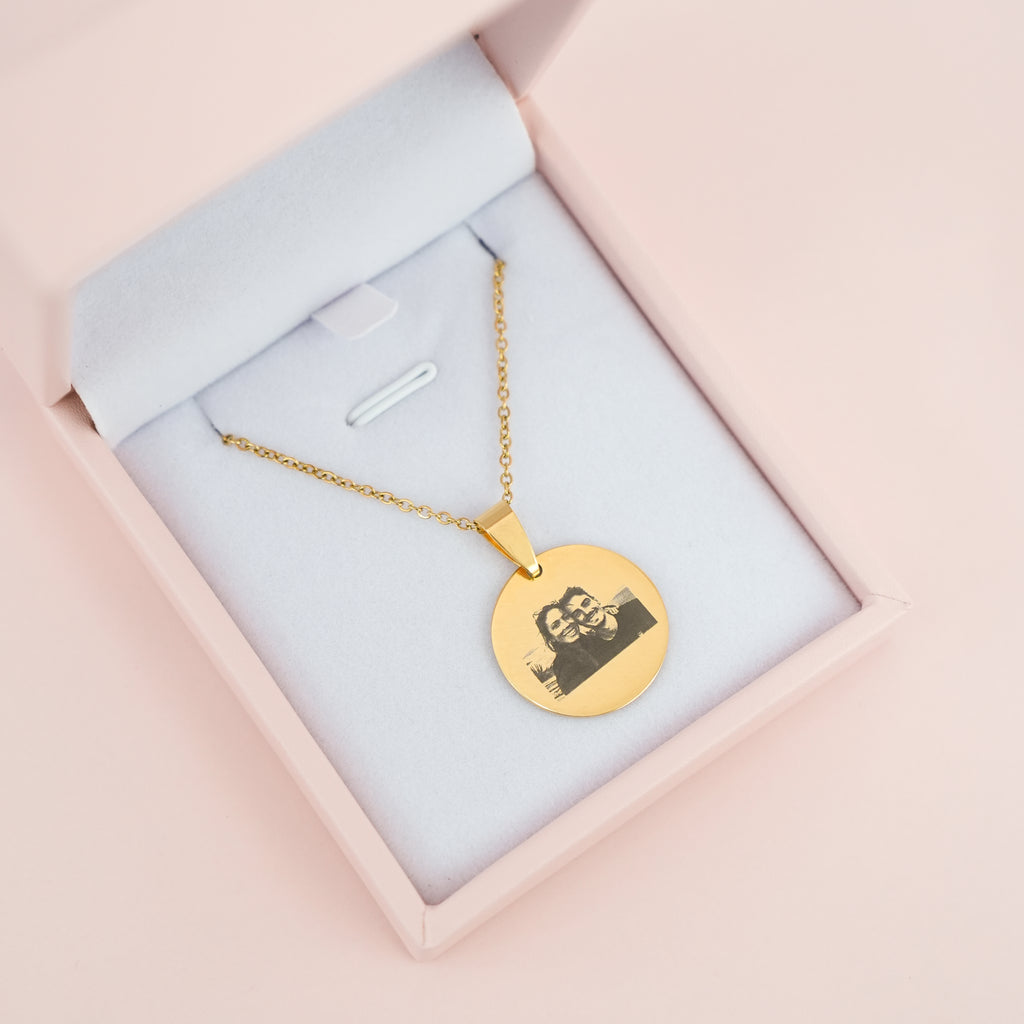 Čelična ogrlica sa Gravurom Vaše slike i rukopisom / crtežom - Za zaljubljene - Srebrna/Zlatna