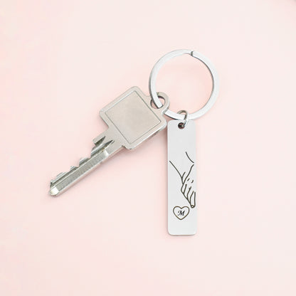 Čelični Privjesci Ruke sa inicijalima u srcu - za nju i njega - za Valentinovo