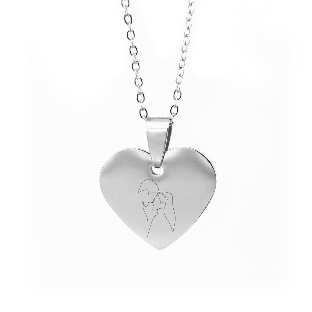 Čelična Ogrlica sa Gravurom ljubavnog para u srcu - za zaljubljene - srebrna/zlatna