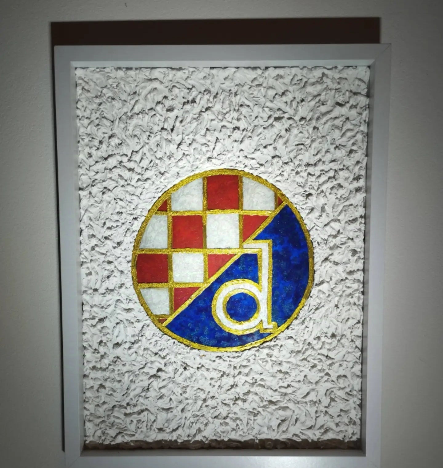 Grb Nogometnog kluba Dinamo. Bijela pozadina. Unikatni rad Nea