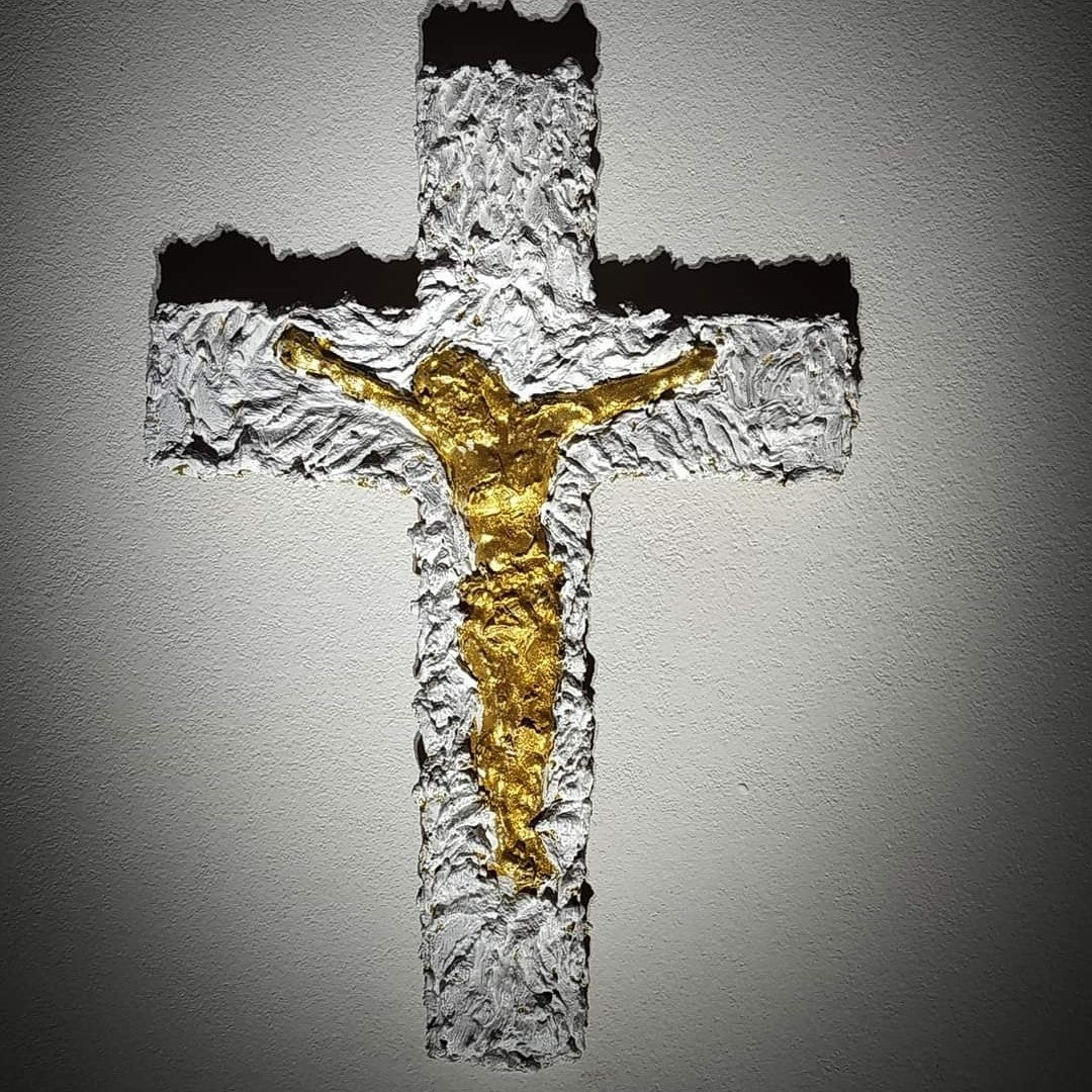 Križ bijeli od 3D smjese. Unikatni rad Nea