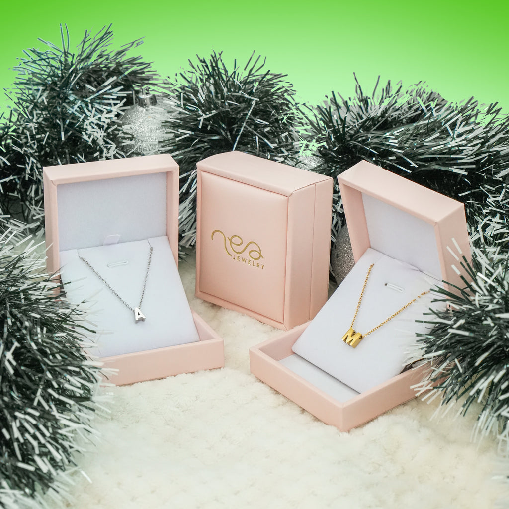 Ogrlica sa inicijalom - 1+1 gratis - nehrđajući čelik