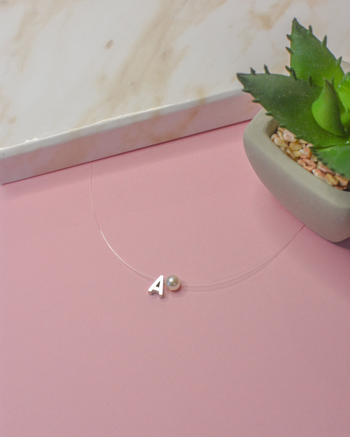 Ogrlica sa inicijalom - 1+1 gratis - nehrđajući čelik