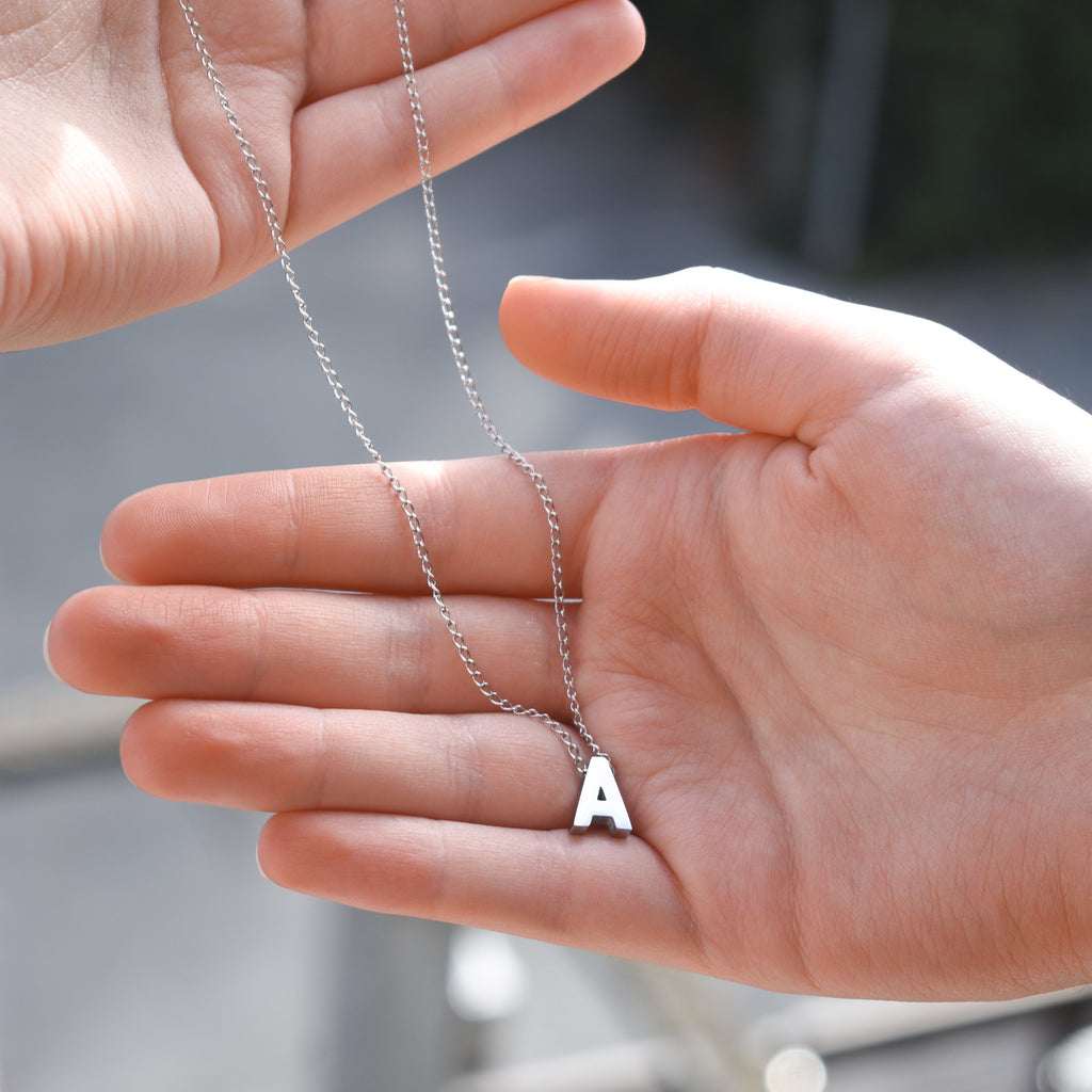 Ogrlica sa inicijalom - nehrđajući čelik